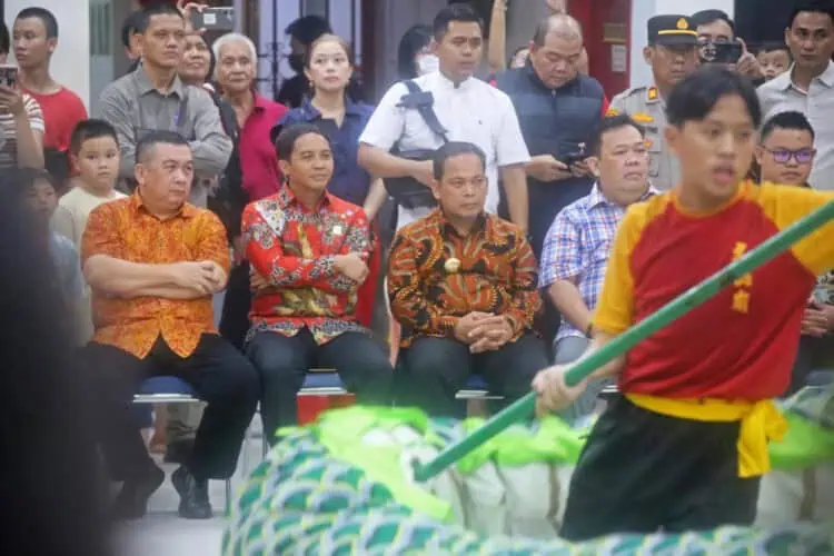 Melihat Semaraknya Malam Tahun Baru Imlek di Klenteng Boen Tek Bio