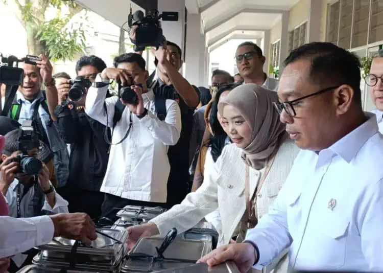 Wamen Investasi dan Hilirisasi Tinjau Program MBG di SDN Lengkong Gudang Serpong