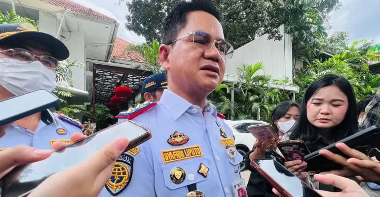 Pejabat Dilarang Serobot Jalur Busway Layang Ciledug-Mampang