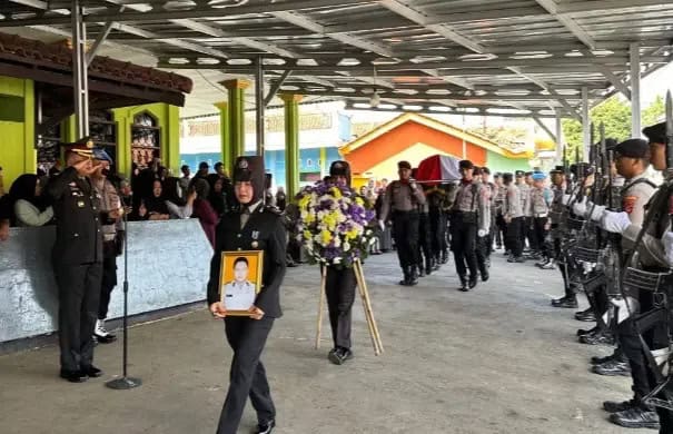 Bripka Andithya Dianugerahi Kapolri Kenaikan Pangkat Anumerta