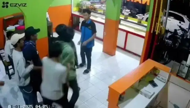 Perkara Kuah Habis, Pramusaji RM Padang Dikeroyok Pemuda