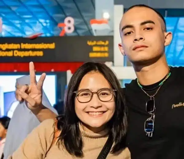 Ketauan Liburan Bareng, Omara Esteghlal Taklukan Hati Prilly Latuconsina