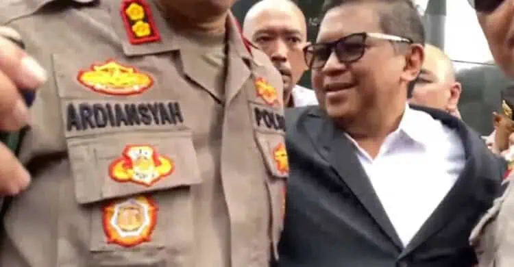 Usai Diperiksa KPK, Hasto Masih Melenggang