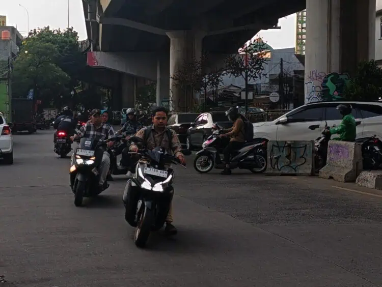 Pemotor Lawan Arah di Flyover Ciputat Bakal Kena Tilang Elektronik