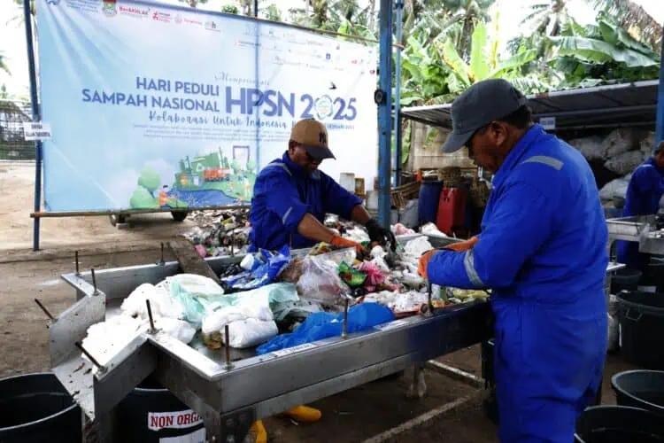 Atasi Sampah Sungai, DLHK Gandeng PLTU Lontar