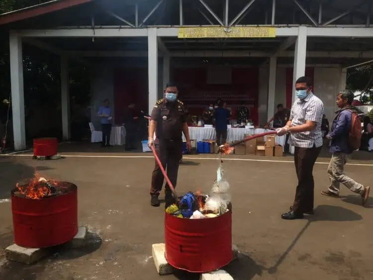 Kejari Kabupaten Tangerang Musnahkan Narkoba Hingga Senjata Tajam