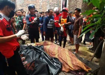 Jasad Fadli, korban tenggelam di Sungai Cibanten, ditemukan oleh tim SAR gabungan dalam keadaan tak bernyawa, Minggu (2/2/2025). (ISTIMEWA)