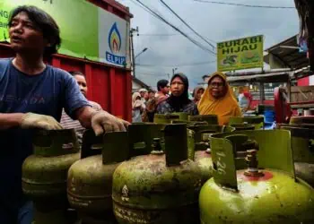 Warga Tigaraksa Antre dari Pagi Malah Tidak Kebagian Gas LPG 3 Kg Bersubsidi