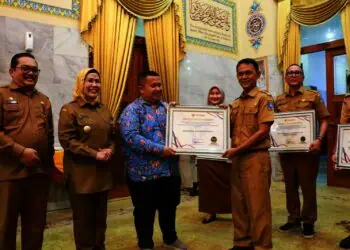 Sedikitnya empat Organisasi Perangkat Daerah (OPD) dan dua Unit Pelaksana Teknis Pusat Kesehatan Masyarakat (UPT Puskesmas) di lingkungan Pemerintah Kabupaten (Pemkab) Serang, meraih nilai tertinggi kategori Zona Hijau Standar Pelayanan Publik Tahun 2024, dari Perwakilan Ombudsman Republik Indonesia (RI) Provinsi Banten. (ISTIMEWA)