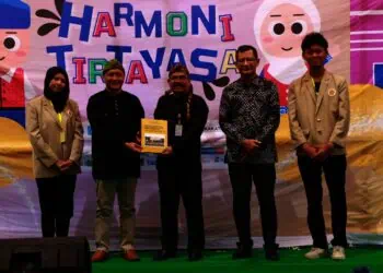 Kuliah Kerja Nyata Pembelajaran Pemberdayaan Masyarakat (KKN-PPM) Mahasiswa Universitas Gadjah Mada (UGM) Yogyakarta Periode IV Tahun 2024, bekerjasama dengan Dinas Kepemudaan Olahraga dan Pariwisata (Disporapar) Kabupaten Serang, mengadakan Festival Harmoni Tirtayasa di Desa Wisata Bumi, Tirtayasa, Kecamatan Tirtayasa, Rabu (5/2/2025). (ISTIMEWA)