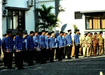 Sejumlah pegawai di lingkungan Pemkab Pandeglang, mengikuti apel pagi, informasinya TPP para pegawai belum terbayarkan beberapa bulan. (DOKUMEN/SATELITNEWS.COM)