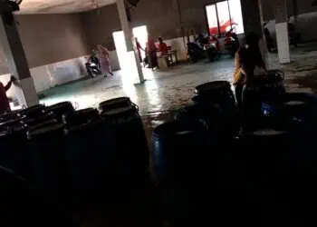 Para nelayan, melelangkan ikannya di TPI Labuan 2 Kabupaten Pandeglang. (ISTIMEWA)