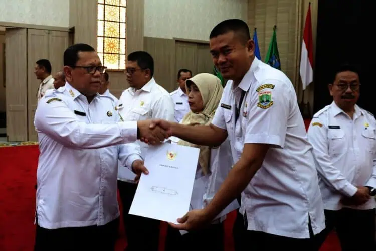 Diakhir Jabatannya, Damenta Masih Sempat Rotasi 14 Pejabat Pemprov 