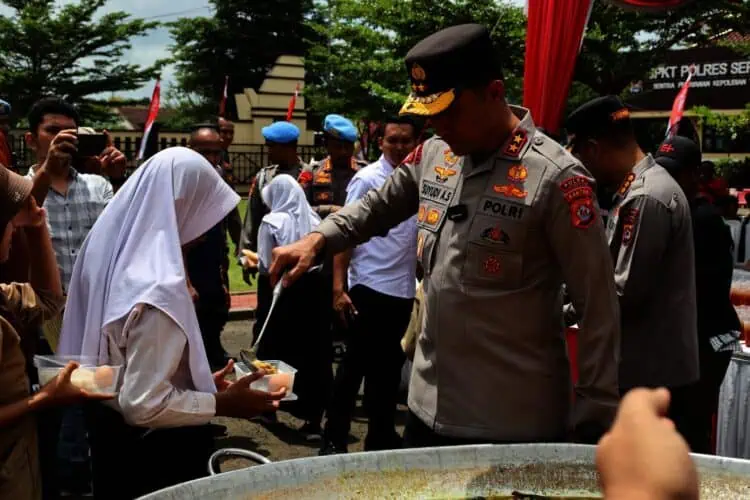 Polda Banten dan YouTuber Bobon Santoso Kolaborasi Dukung Program MBG