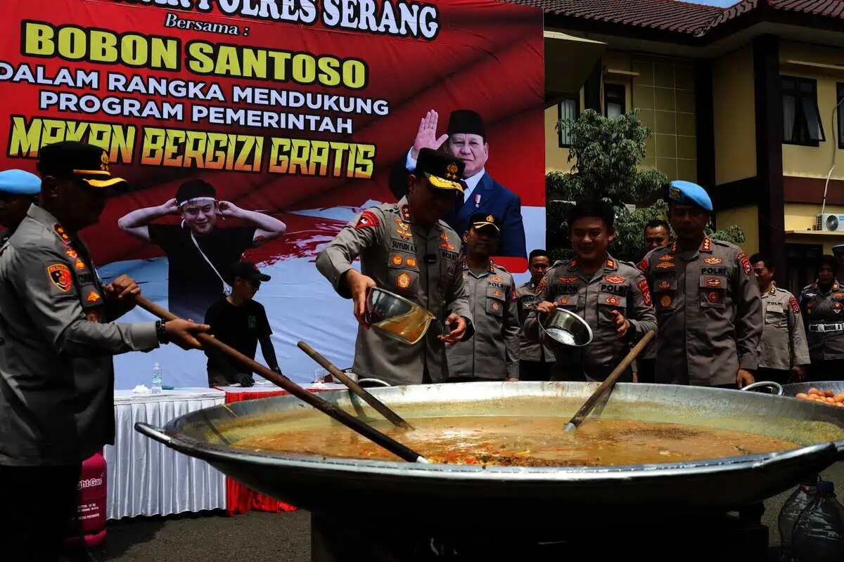Polda Banten dan YouTuber Bobon Santoso Kolaborasi Dukung Program MBG Polda Banten dan YouTuber Bobon Santoso Kolaborasi Dukung Program MBG
