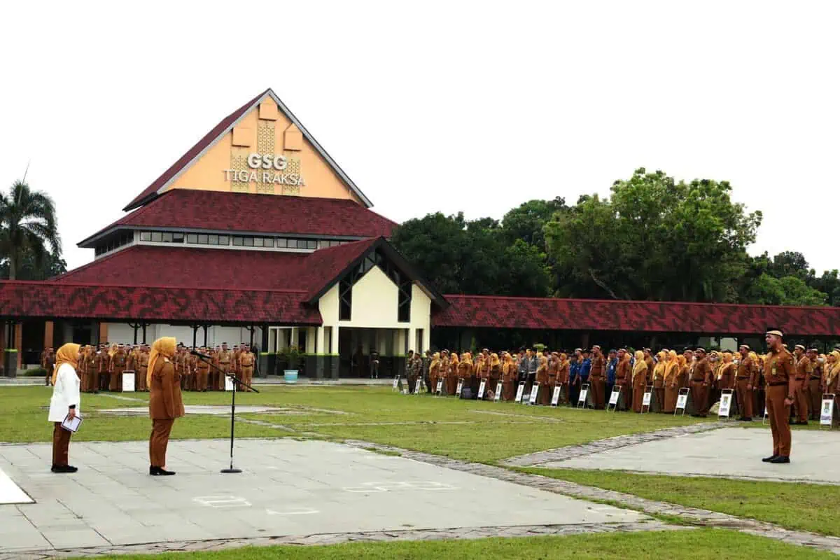 Pimpin Apel Perdana, Wabup Intan Ingatkan ASN Pemkab Tangerang Patuhi Jam Kerja di Bulan Ramadhan Pimpin Apel Perdana, Wabup Intan Ingatkan ASN Pemkab Tangerang Patuhi Jam Kerja di Bulan Ramadhan