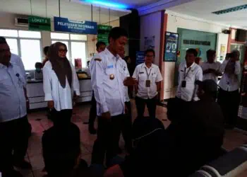 Untuk memastikan pelayanan berjalan optimal, Wakil Bupati (Wabup) Pandeglang Iing Andri Supriadi, memantau pelayanan di RSUD Berkah, Rabu (26/2/2025). (ISTIMEWA)