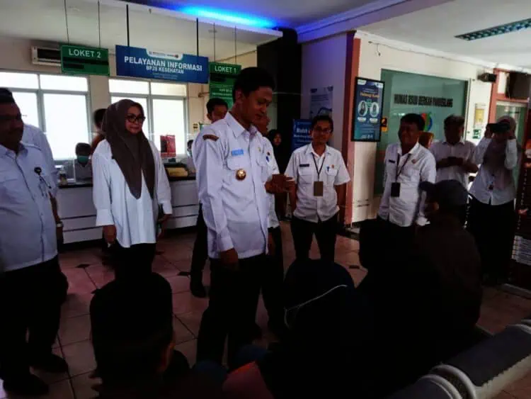 Untuk memastikan pelayanan berjalan optimal, Wakil Bupati (Wabup) Pandeglang Iing Andri Supriadi, memantau pelayanan di RSUD Berkah, Rabu (26/2/2025). (ISTIMEWA)