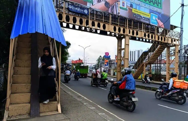 Sebulan Ditutup, JPO di Jalan Ir Juanda Ciputat Akhirnya Bisa Digunakan