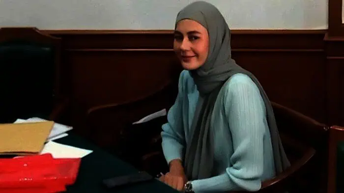 Senyum Paula Verhoeven Hadiri Sidang Cerai