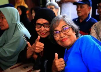 Hari Pertama Sekolah Lansia Kota Tangerang Semringah