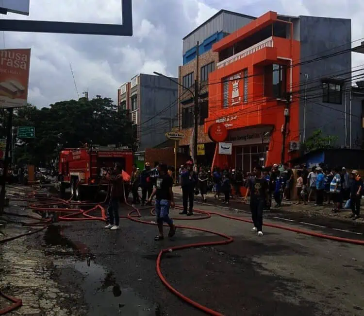 6 Bangunan di Karawaci Ludes Terbakar Gegara Gas Bocor, 2 Orang Alami Luka Bakar