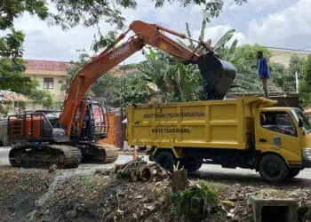 Tingkatkan Mitigasi Banjir, Pemkot Tangerang Normalisasi Saluran Bendung Tanah Tinggi 3