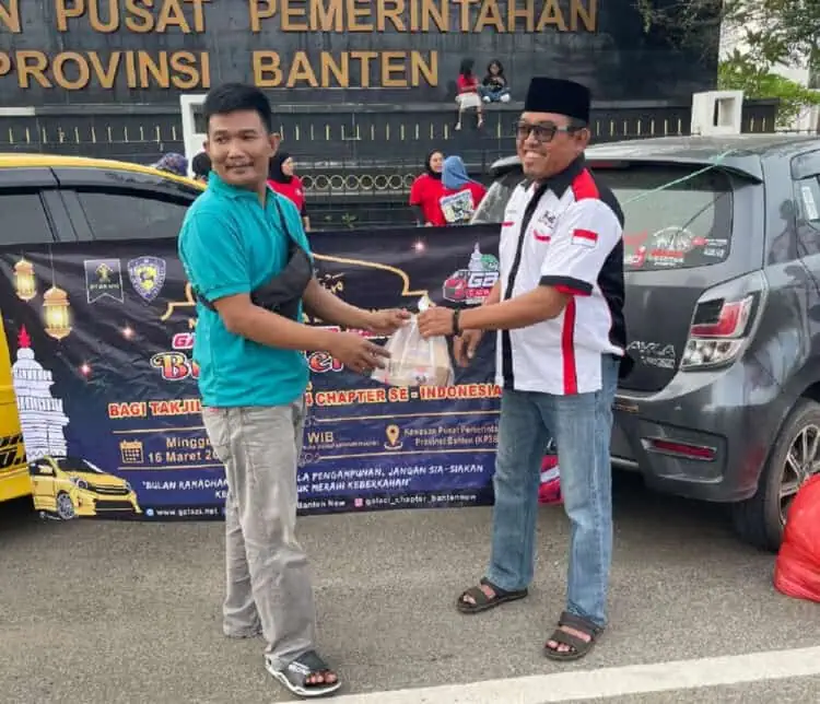 Cari Keberkahan, Galaci Chapter Banten Bagikan 100 Paket Takjil