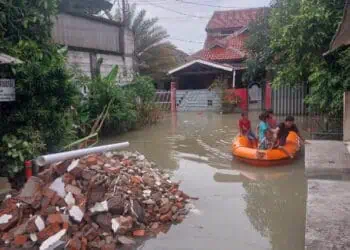 Banjir Berangsur Surut, Warga Candulan di Cipondoh Masih Mengungsi