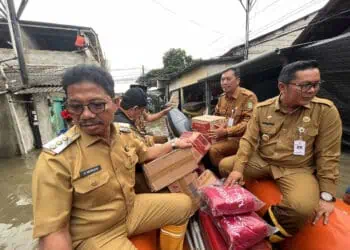 Banjir Melanda, Sachrudin-Maryono Serahkan Bantuan Langsung ke Masyarakat Kota Tangerang