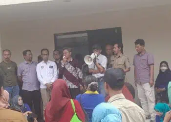 THR Dicicil Setahun, Buruh Produksi Sandal Homy Ped di Benda Protes