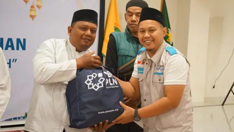 Sambut Ramadan, YBM PLN Banten Sebar 200 Bingkisan untuk Marbot Masjid