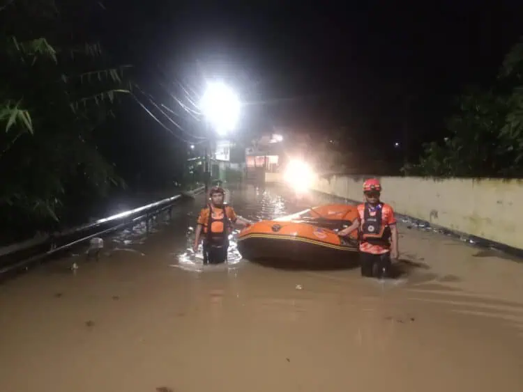 BPBD Tangsel Catat Ada Enam Titik Banjir, Ketinggian Air Hingga 80 Cm