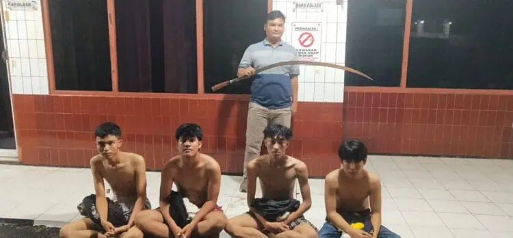 4 Pemuda Diamankan Polsek Ciputat Timur, Celurit 1,5 Meter Disita
