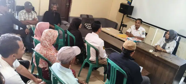 Soal Lahan, Warga Caringin Kabupaten Serang Datangi Kantor Desa