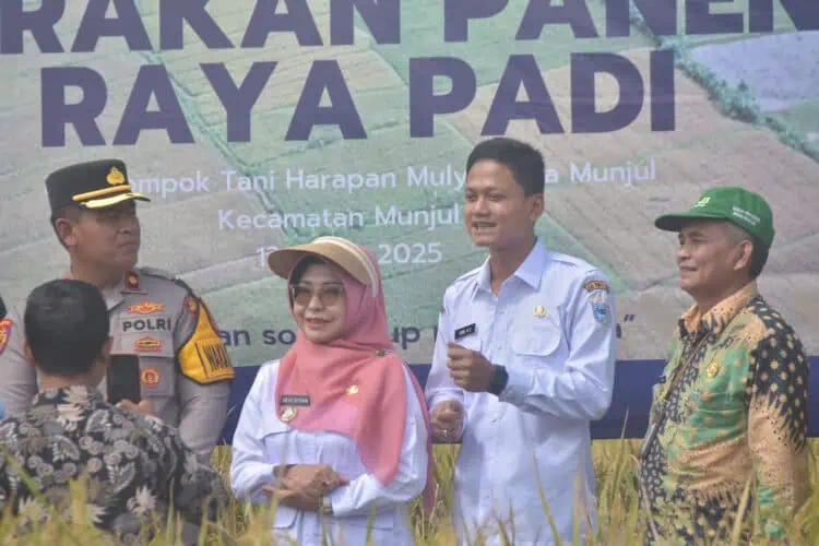 Bupati Pandeglang Ajak Petani Tingkatkan Hasil Panen Padi