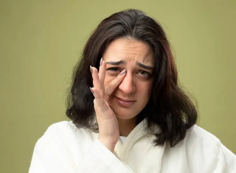 Kedutan Wajah Tak Terkendali, Kenali Hemifacial Spasm
