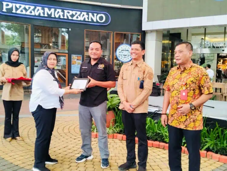 Puncak HPSN 2025, DLHK Kabupaten Tangerang Beri Penghargaan Jurnalis Hijau Untuk PWI Kabupaten Tangerang