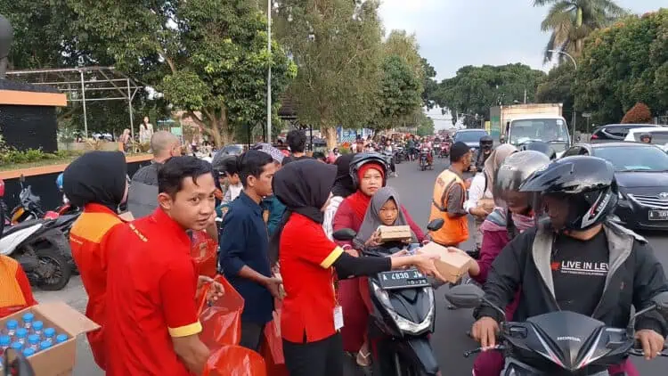 Alfamart dan PWI Pandeglang Berbagi di Bulan Ramadan