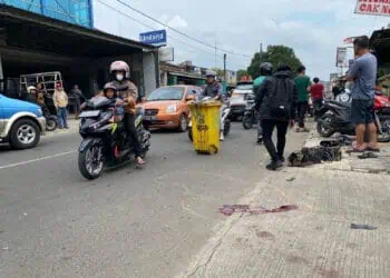 Minibus Tabrak Pemotor di Jalan Benda Raya Pamulang, Dua Orang Terluka