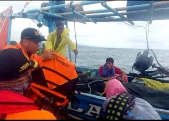 Basarnas Banten Evakuasi 6 Nelayan di Perairan Pulau Pamujaan