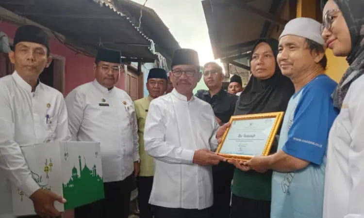 Wali kota Tangerang Beri Penghargaan Kepada Warga Cipondoh yang Nabung Buat Bayar PBB-P2