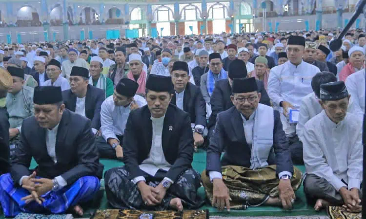 Salat Idulfitri Bersama Wamenkes, Sachrudin Sampaikan Komitmen Pemenuhan Kebutuhan Dasar