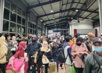 Pemudik Mulai Padati Stasiun Rangkasbitung