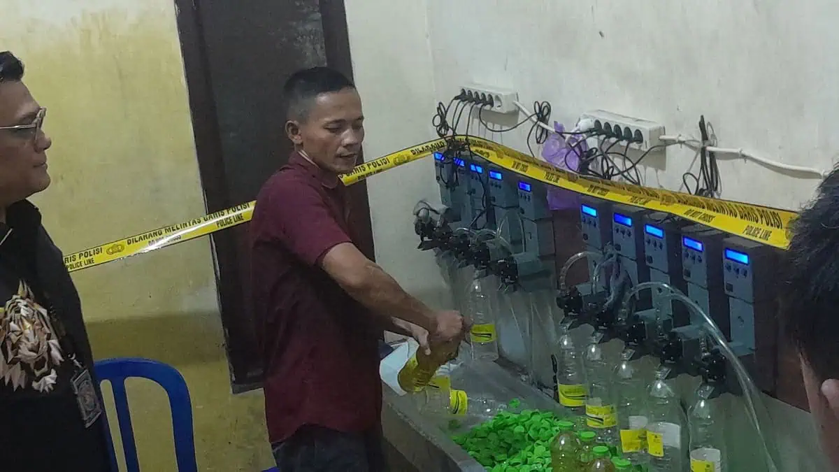 Satgas Pangan Polda Metro Jaya Ungkap Kasus Kecurangan Takaran MinyaKita di Cipondoh Satgas Pangan Polda Metro Jaya Ungkap Kasus Kecurangan Takaran MinyaKita di Cipondoh