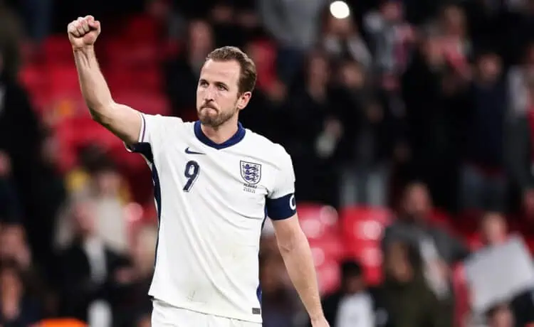 Inggris vs Latvia, Sapu Bersih Laga Kandang