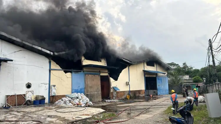 Tiga Gudang Terbakar di Cikupa,  Penyebabnya Masih Diselidiki