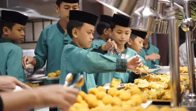 Hotel Santika Premiere Bintaro Gelar Buka Puasa Bersama Anak Yatim