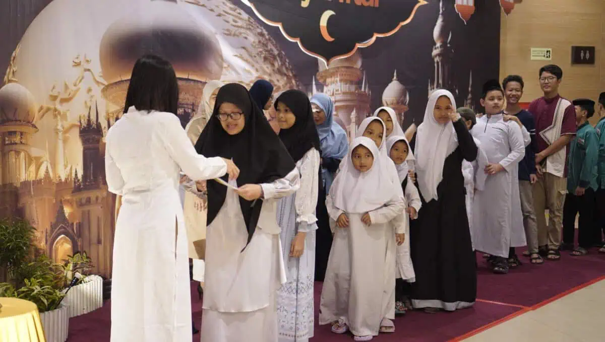 Hotel Santika Premiere Bintaro Gelar Buka Puasa Bersama Anak Yatim