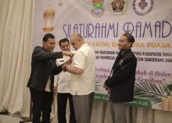 PWI Berikan Pin Emas untuk Zaki, Bukti Nyata Sinergi Pemkab Tangerang dengan Pers